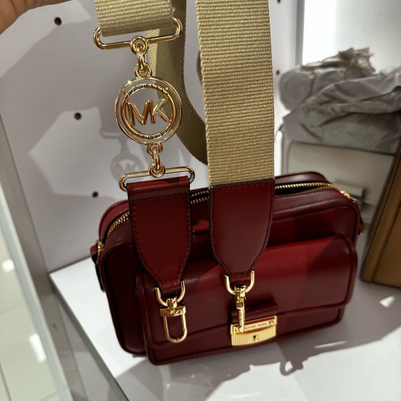 Michael Kors Bradshaw Medium Pocket Camera Crossbody, Multiple Options - Picture 8 of 13